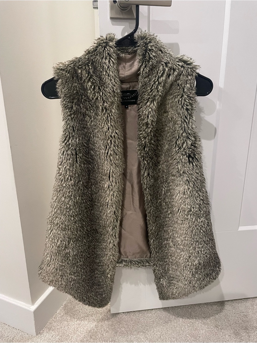 Tart Collections Faux Fur Vest in Taupe
